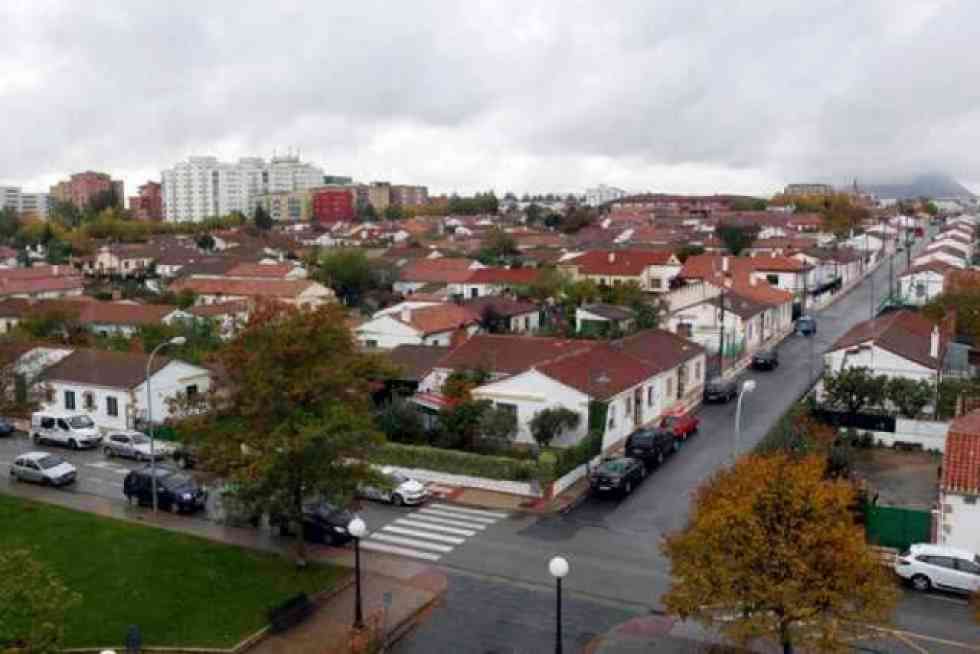 Un perro muerde a una niña en el parque de la Barriada Un perro muerde a una niña en el parque de la Barriada