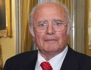 Manuel Terrín gana el primer certamen de poesía de Ágreda Manuel Terrín gana el primer certamen de poesía de Ágreda