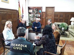 Los trabajadores de Subdelegación donan alimentos a Cáritas Los trabajadores de Subdelegación donan alimentos a Cáritas