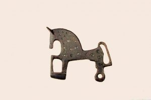 La fíbula del caballito, pieza del mes en el Museo Numantino La fíbula del caballito, pieza del mes en el Museo Numantino