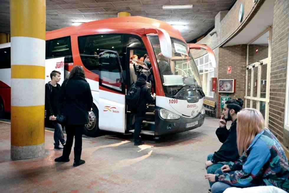 Dos de cada tres jóvenes se plantean emigrar para mejorar su futuro Dos de cada tres jóvenes se plantean emigrar para mejorar su futuro