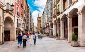 Junta y ayuntamientos refuerzan coordinación para controlar intrusismo en turismo Junta y ayuntamientos refuerzan coordinación para controlar intrusismo en turismo