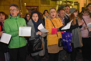 Doscientas personas piden "Ni un paso atrás en igualdad" Doscientas personas piden "Ni un paso atrás en igualdad"
