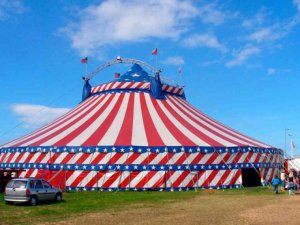 Altercado a las puertas del circo instalado en Almazán Altercado a las puertas del circo instalado en Almazán