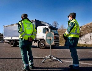 La DGT intensifica el control de camiones, autobuses y furgonetas La DGT intensifica el control de camiones, autobuses y furgonetas