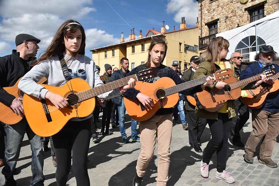 Duruelo de la Sierra sale de ronda en carnaval Duruelo de la Sierra sale de ronda en carnaval