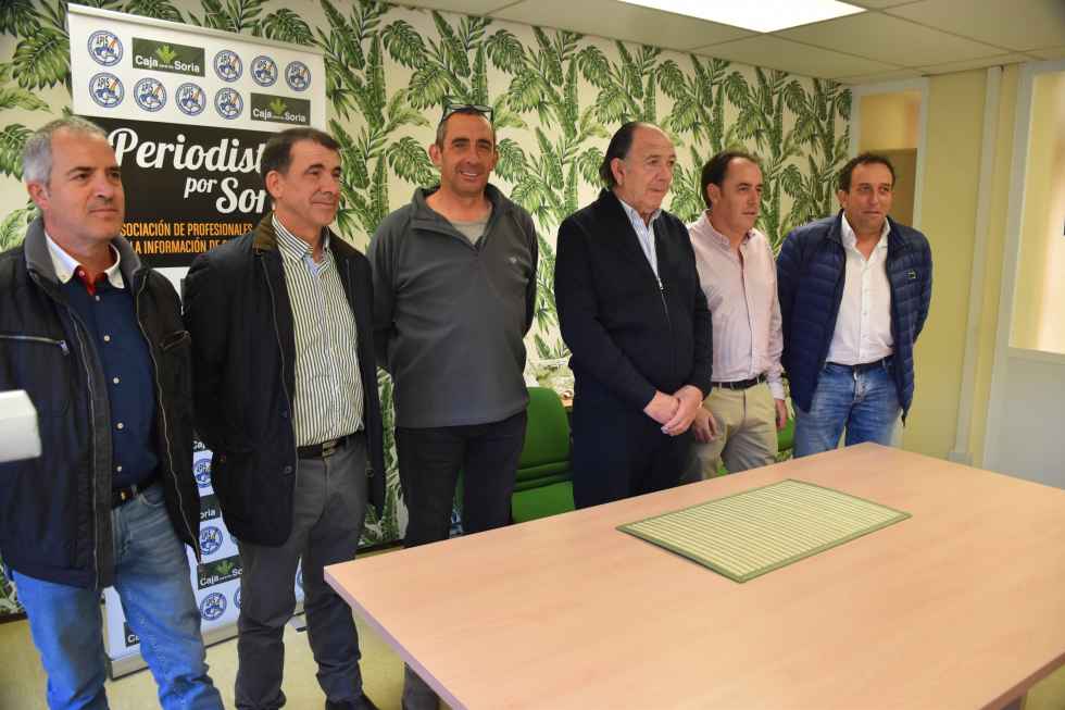 Marcha a pie y con un burro para reivindicar comunicación con AVE Marcha a pie y con un burro para reivindicar comunicación con AVE