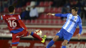 El Numancia choca contra los palos frente al Málaga El Numancia choca contra los palos frente al Málaga