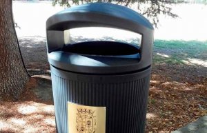 El Ayuntamiento repone 150 papeleras en la ciudad El Ayuntamiento repone 150 papeleras en la ciudad
