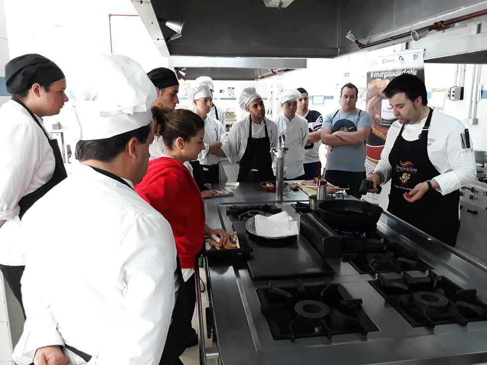 Los futuros cocineros de Madrid conocen el Torrezno de Soria Los futuros cocineros de Madrid conocen el Torrezno de Soria