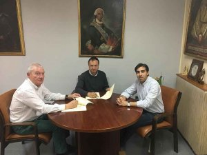 Firma del convenio entre el Ayuntamiento y la Banda de Música Firma del convenio entre el Ayuntamiento y la Banda de Música