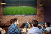 Desigual impacto económico de la retransmisión de fútbol en los bares Desigual impacto económico de la retransmisión de fútbol en los bares