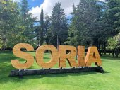Las letras de madera de pino de Soria llegan a La Dehesa Las letras de madera de pino de Soria llegan a La Dehesa