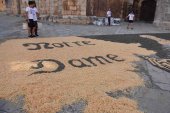 El Burgo rinde tributo a Notrê Dame en sus alfombras florales El Burgo rinde tributo a Notrê Dame en sus alfombras florales