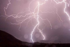 Las tormentas descargan más de 4.000 rayos Las tormentas descargan más de 4.000 rayos