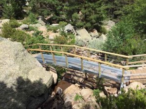 Nuevo puente en la cascada de la Laguna Negra Nuevo puente en la cascada de la Laguna Negra