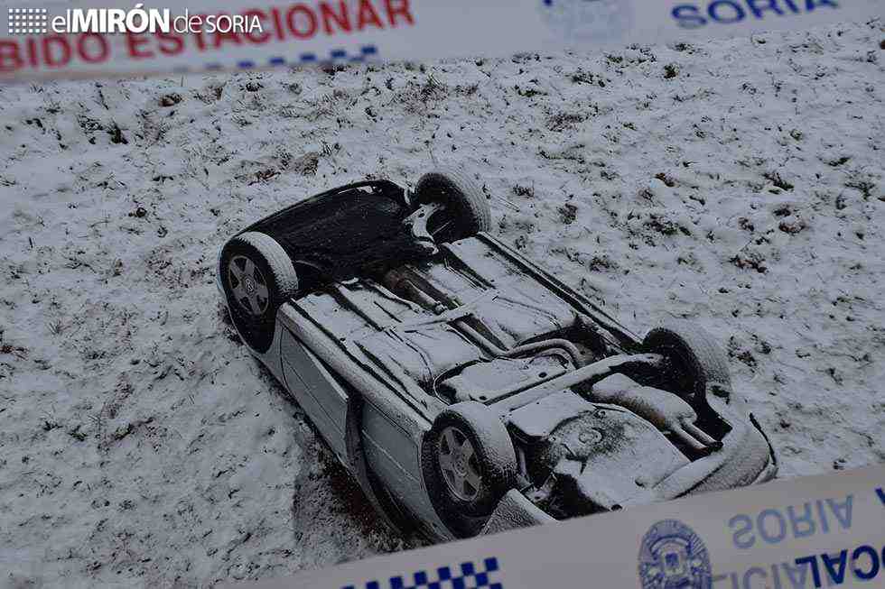 Herida una conductora tras salirse con vehículo de la calzada Herida una conductora tras salirse con vehículo de la calzada