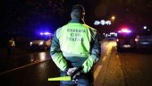 Un joven conductor elude control y pone en riesgo a agente Un joven conductor elude control y pone en riesgo a agente