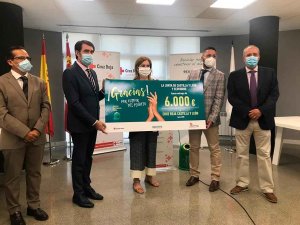 Junta y Ecovidrio donan 6.000 euros a Cruz Roja Junta y Ecovidrio donan 6.000 euros a Cruz Roja