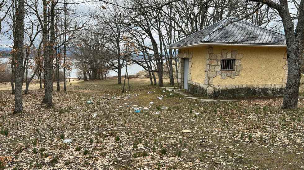 Basura en Playa Gamella, en Herreros