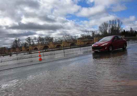 El Duero se desborda a su paso por San Esteban de Gormaz