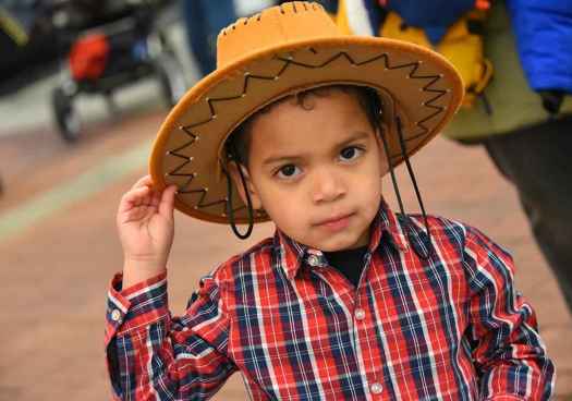 Almazán entrega premios de concurso de disfraces de carnaval