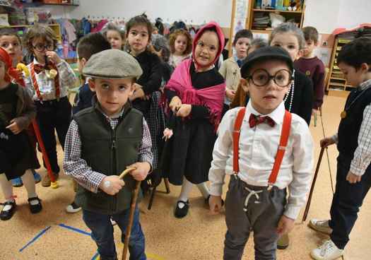 Los escolares de Escolapios de Soria homenajean a sus abuelos en sus 100 primeros días de curso