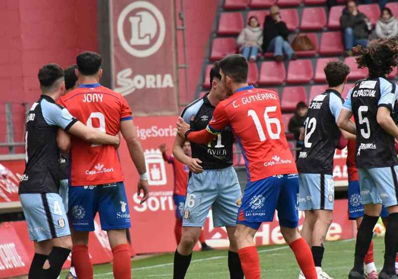El Numancia se agarra a la promoción en el descuento frente al Real Ávila