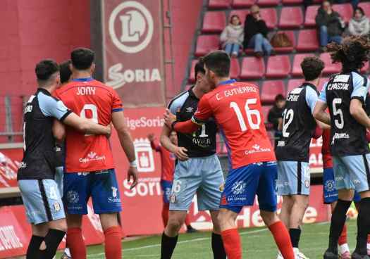 El Numancia se agarra a la promoción en el descuento frente al Real Ávila