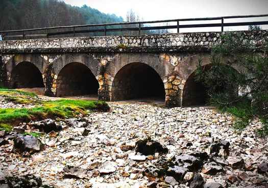Puente de los Siete Ojos, puerta de entrada al Cañón del Río Lobos