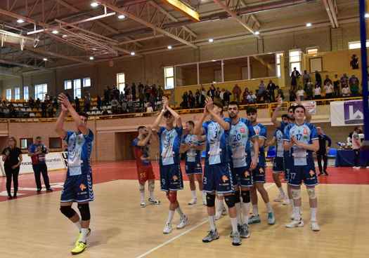 Los celestes fuerzan tercer partido en semifinales frente al C.V. Melilla