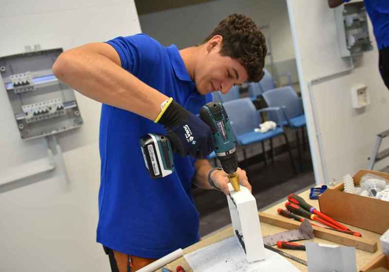 El Pico Frentes acoge primer concurso provincial de jóvenes instaladores de electricidad