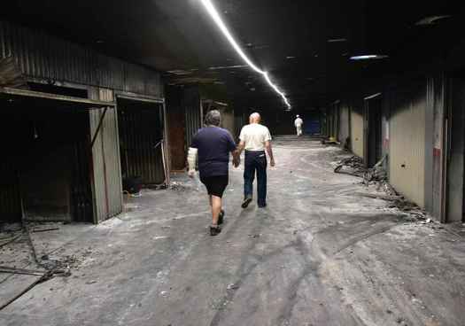 Los vecinos valoran daños por incendio en cocheras de calle Merineros, en Soria