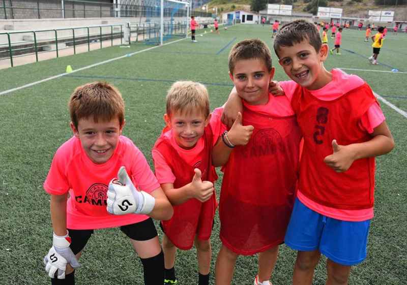 Fútbol, diversión y aprendizaje en el Campus de verano de A.D. Calasanz, de Soria