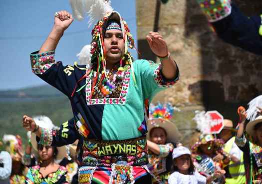Folklore latinoamericano y africano en IX Jornadas del Indiano y la Migración, en El Royo