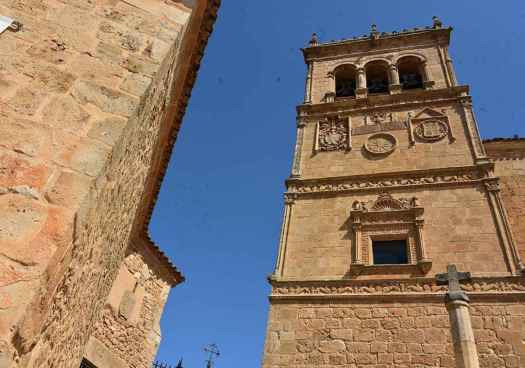 La bella plaza Mayor de Morón de Almazán